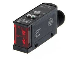 Omron E3S-AD37 Photoelectric Sensor Square Body 700mm PNP M12