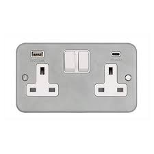Vimark VM1289 Metalclad 13A 2 Gang Switched Socket with 2 USB Ports (1 x Type C + 2 x Type A, 4.8A)