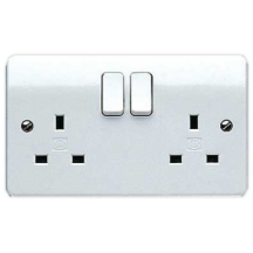 MK K2747WHI Socket 2G Switched 13A